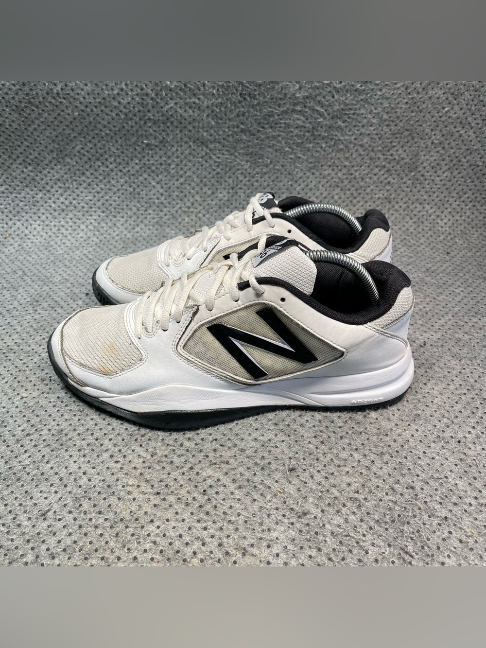 New Balance 696 White Black Tennis Shoes Size 9 Men’s